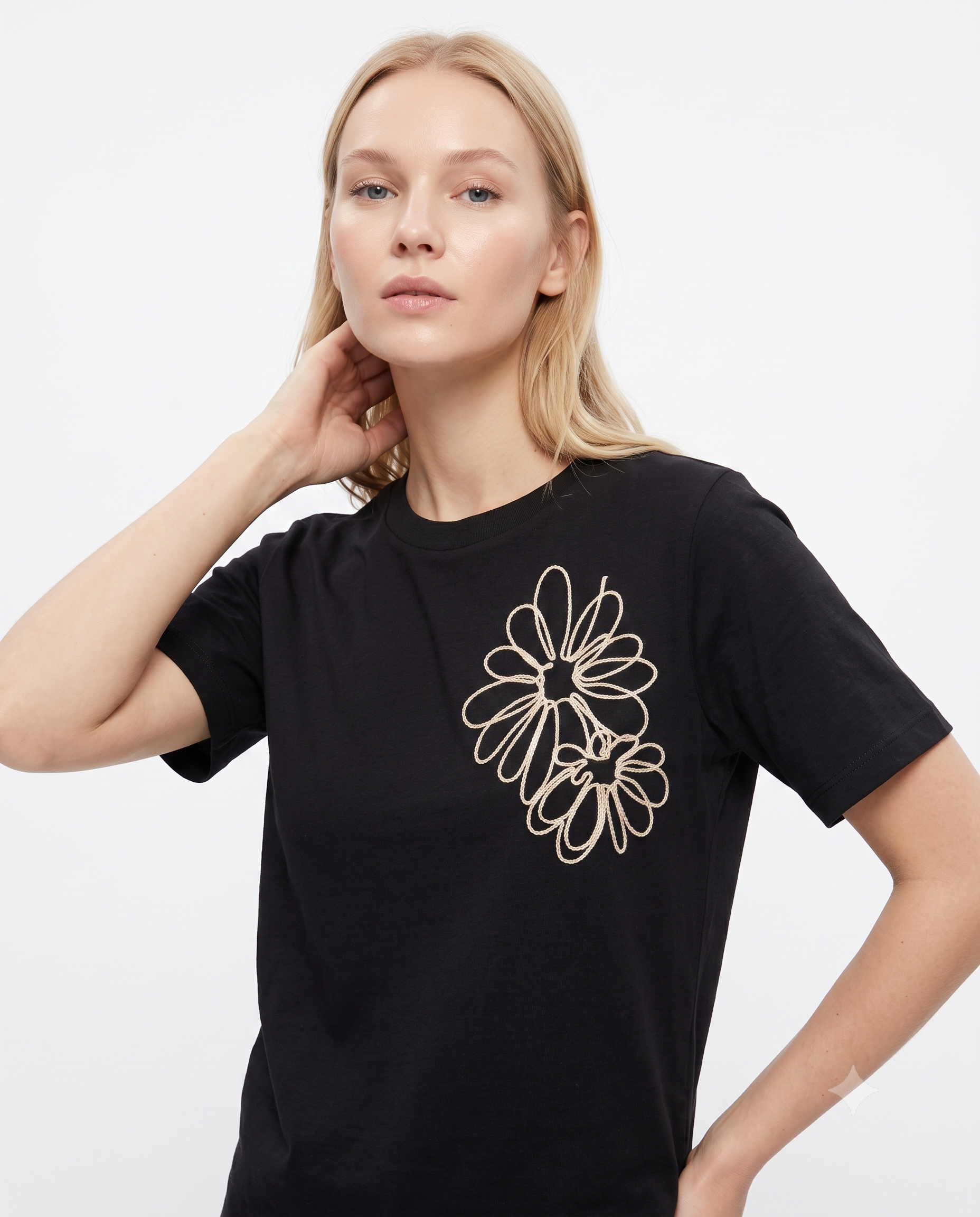 %100 Pamuk Regular/Normal Kalıp Çiçek Nakışlı Örme T-Shirt