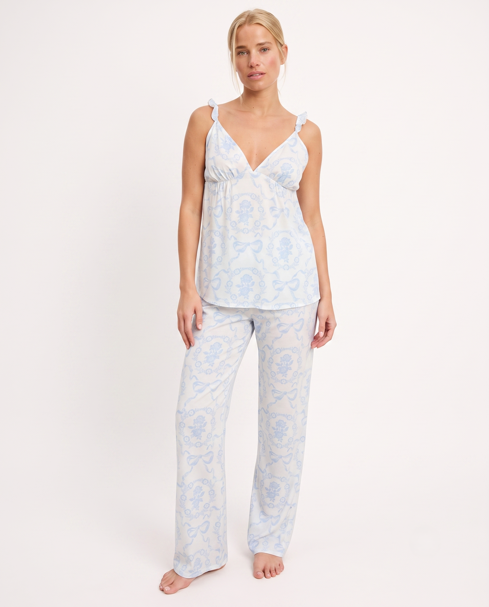 Mavi Çiçekli Fırfır Detaylı Pijama Takımı